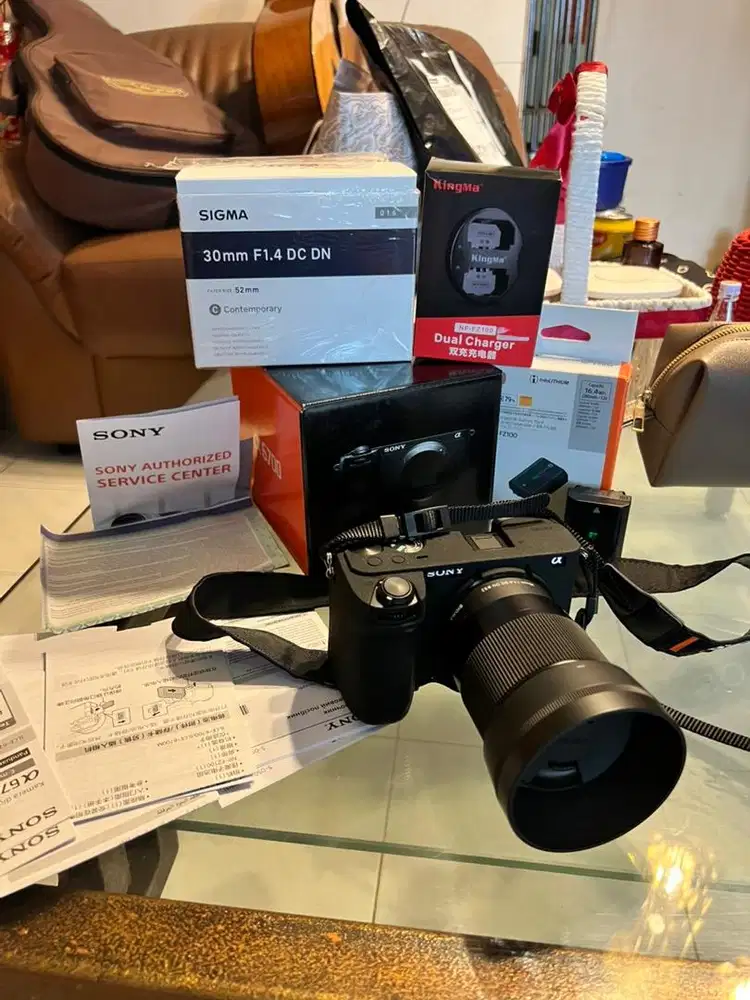 Like New Sony A6700 + Lensa Sigma 30mm F1.4