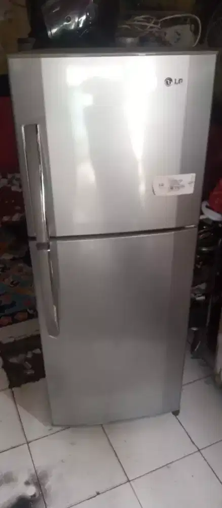 Kulkas 2 pintu merk LG siap pakai