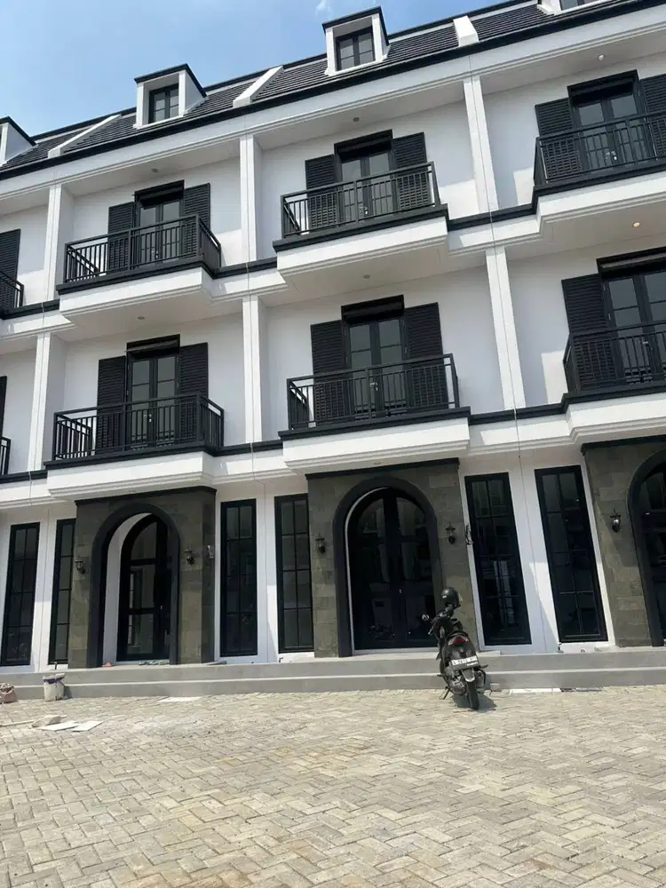 Disewakan ruko baru gress Ruko Plaza La fleur Dian Istana
