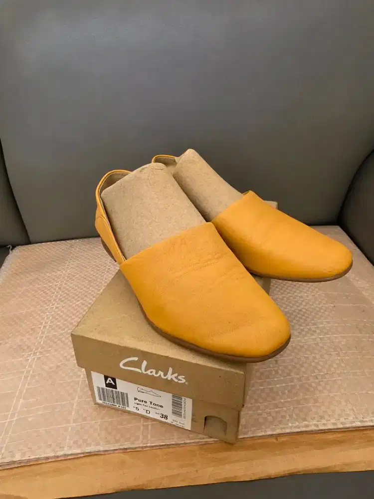 SEPATU LOAFER FLAT CLARKS LEATHER KULIT BEIGE