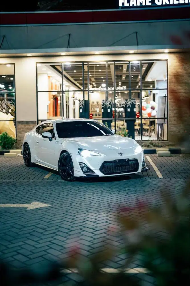 TOYOTA 86 2013 WHITE COLOR