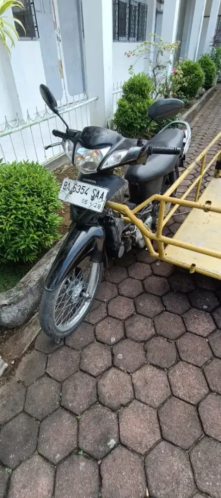 Honda becak karisma