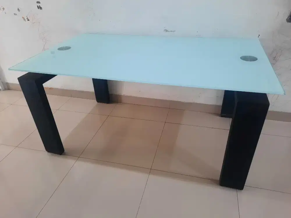 Meja Makan Informa Original Tempered Glass 90x160 cm Kondisi Istimewa