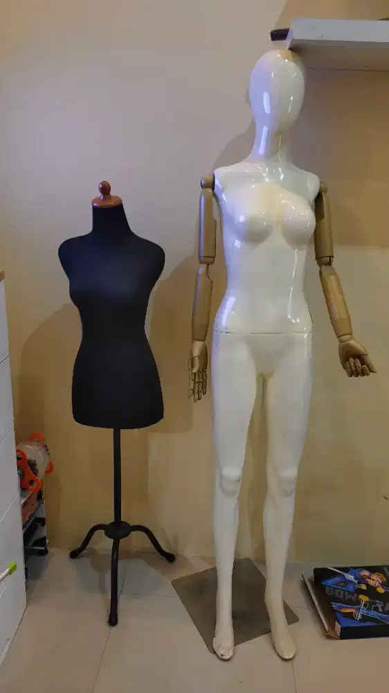 Mannequin wanita full body
