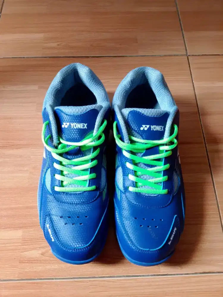 Sepatu Yonex Hexis
