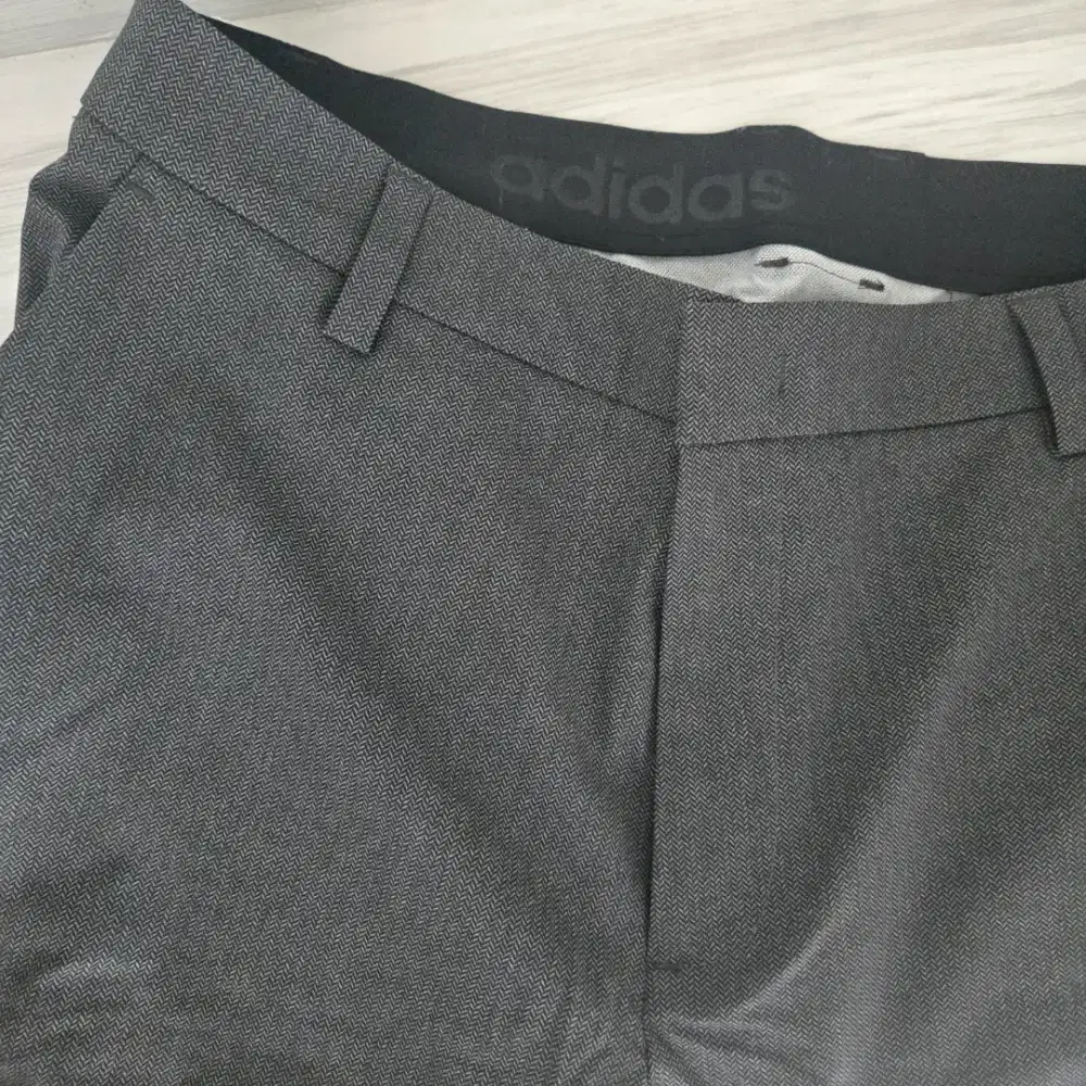Celana golf adidas dark grey