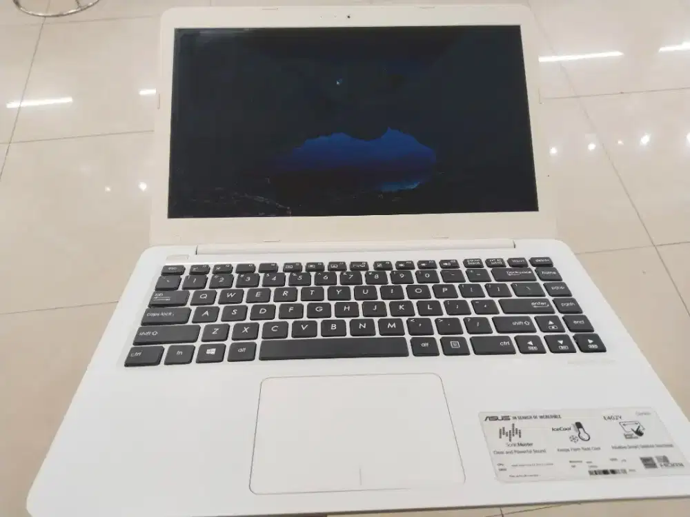 Dijual laptop Asus E402Y AMD E1-7010 Ram 4GB SSD 128GB Win 11 siap