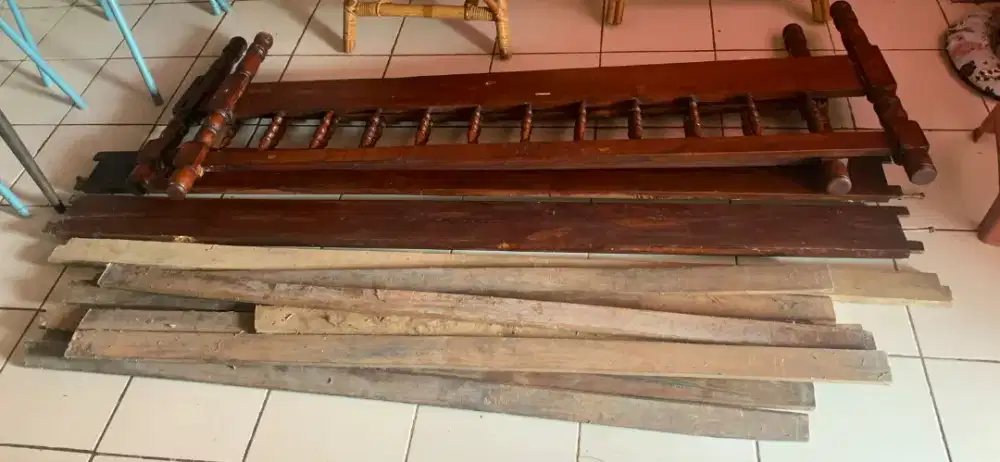 Ranjang kayu bagus (tanpa kasur)