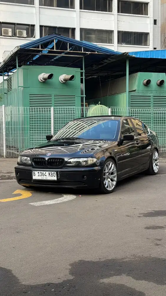 BMW 325i 2002 Bensin