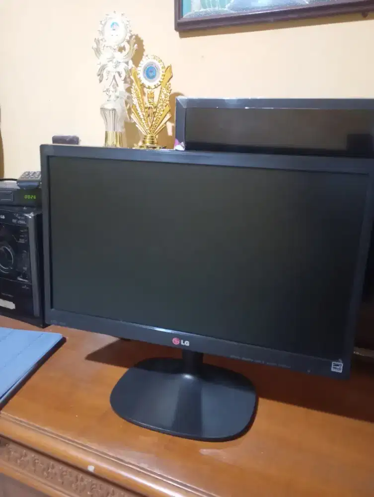 Monitor LED LG 20inc wide
