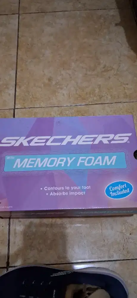 Sepatu skechers untuk wanita