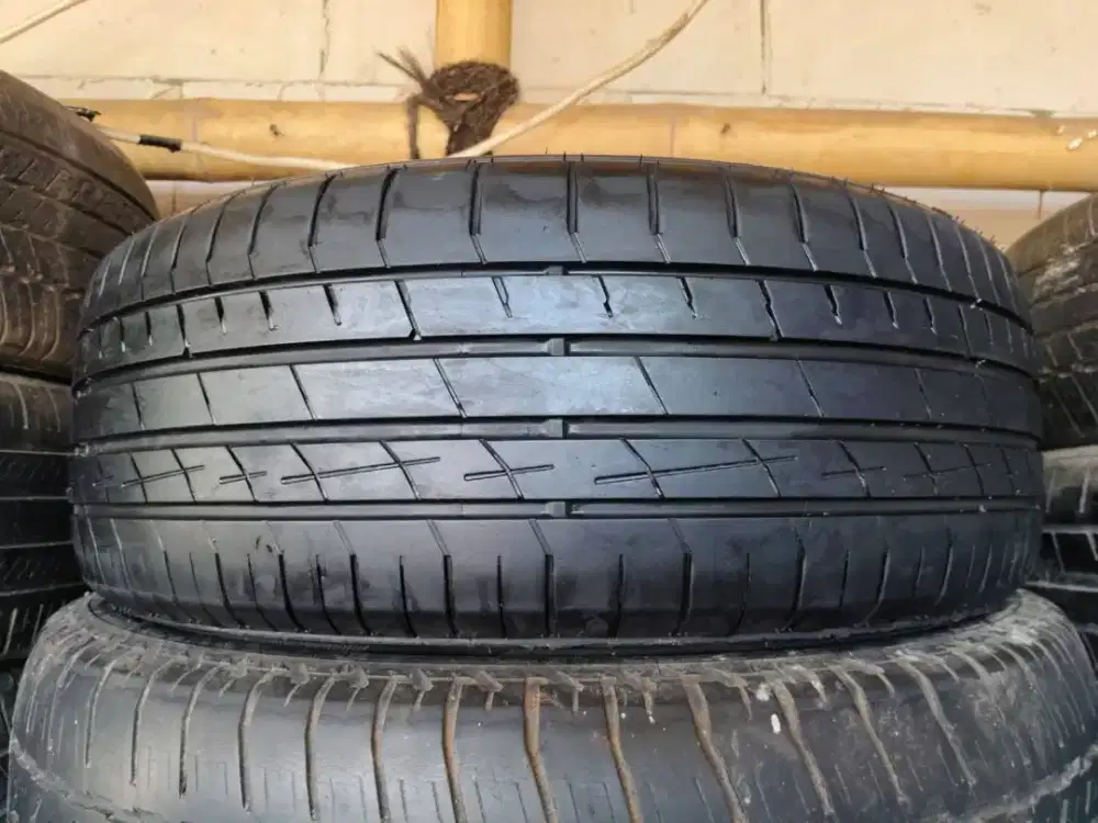 2 buah ban mobil 225/60 R17 ketebalan 90% bintik tahun 2025
