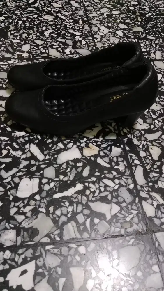 Sepatu hak tahu brand original bata size 39 hitam