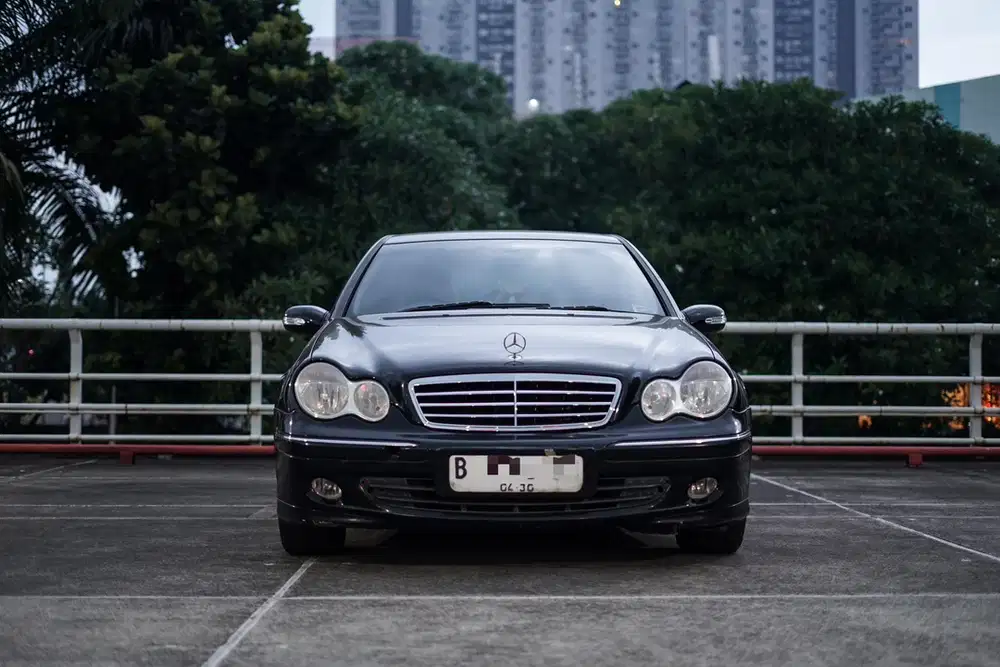 Mercedes-Benz C240 2005 Bensin