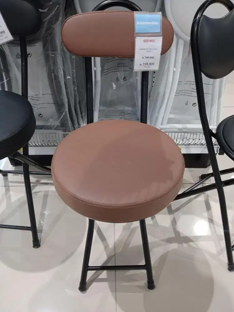 ALMOND FOLDING CHAIR