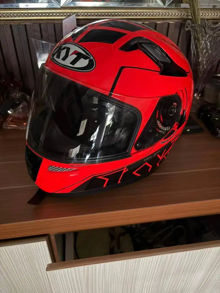 Helm KYT koleksi Pribadi kondisi 99% Like New