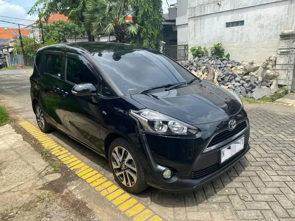 Toyota Sienta 1.5 V Bensin Matic/At 2017 Sangat Terawat Siap Pakai