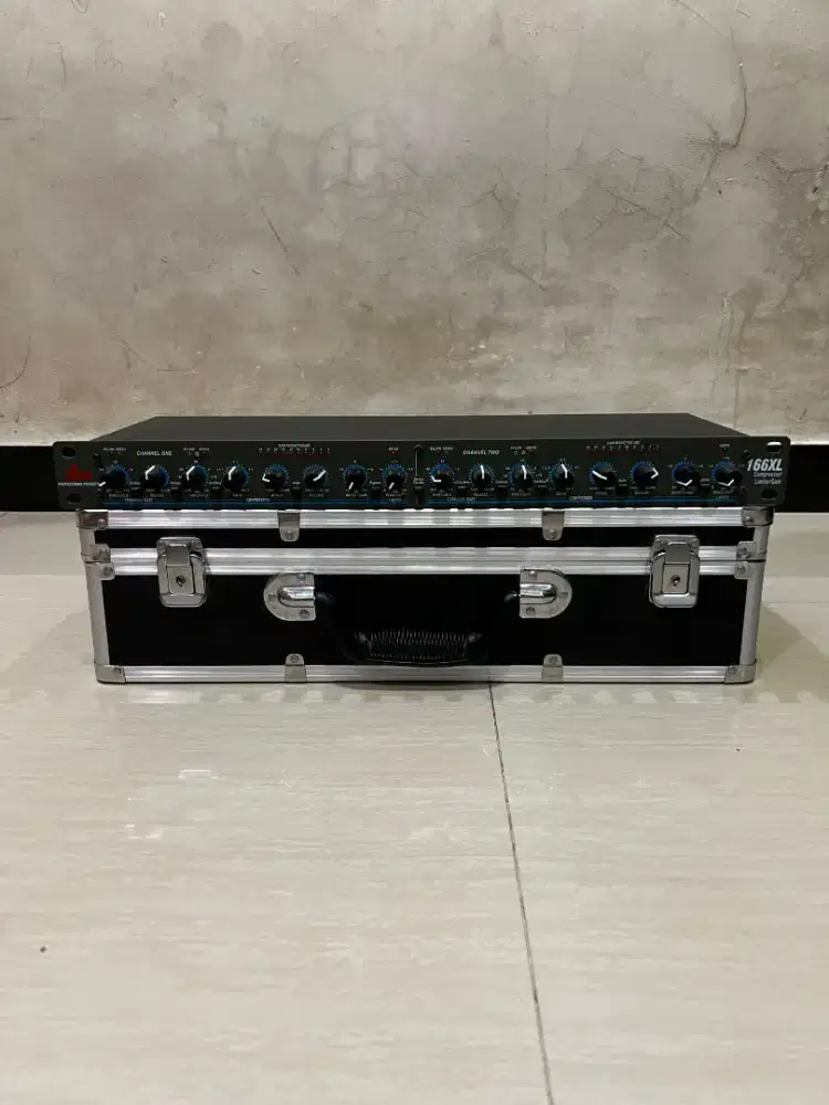 COMPRESSOR/LIMITER DBX 166XL