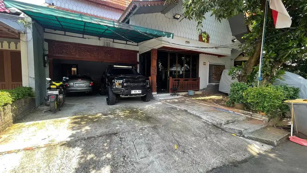 Cocok untuk investasi Rumah dihitung tanah lokasi strategis Jaksel