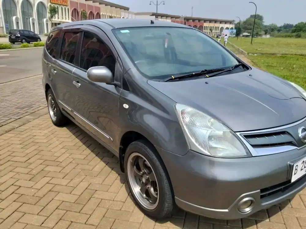 Nissan grand Livina XV automatic tahun 2011