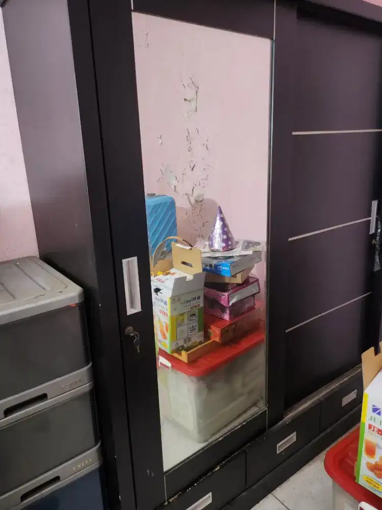 LEMARI BAJU 2 PINTU BESAR