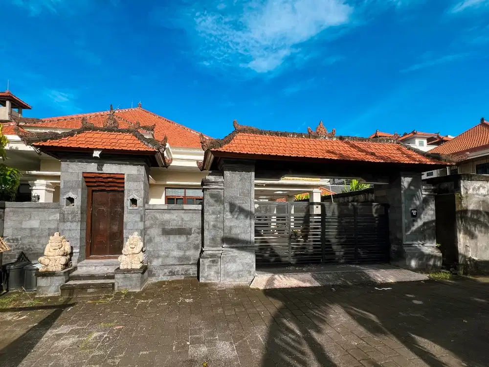 VERY RARE! RUMAH MEWAH FULL FURNISHED DI DENPASAR dekat LIVING WORLD