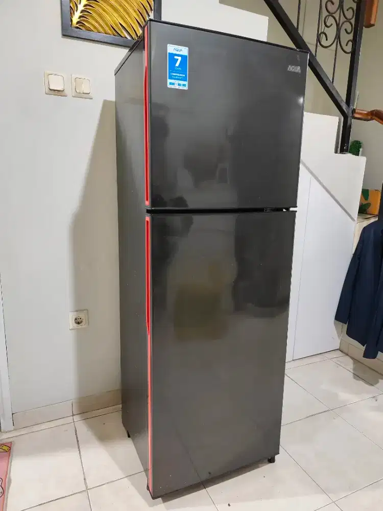 Kulkas merk Aqua 2 pintu Second - tidak pernah rusak