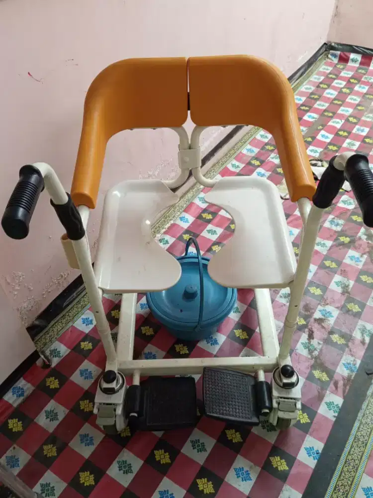 Kursi roda serbaguna