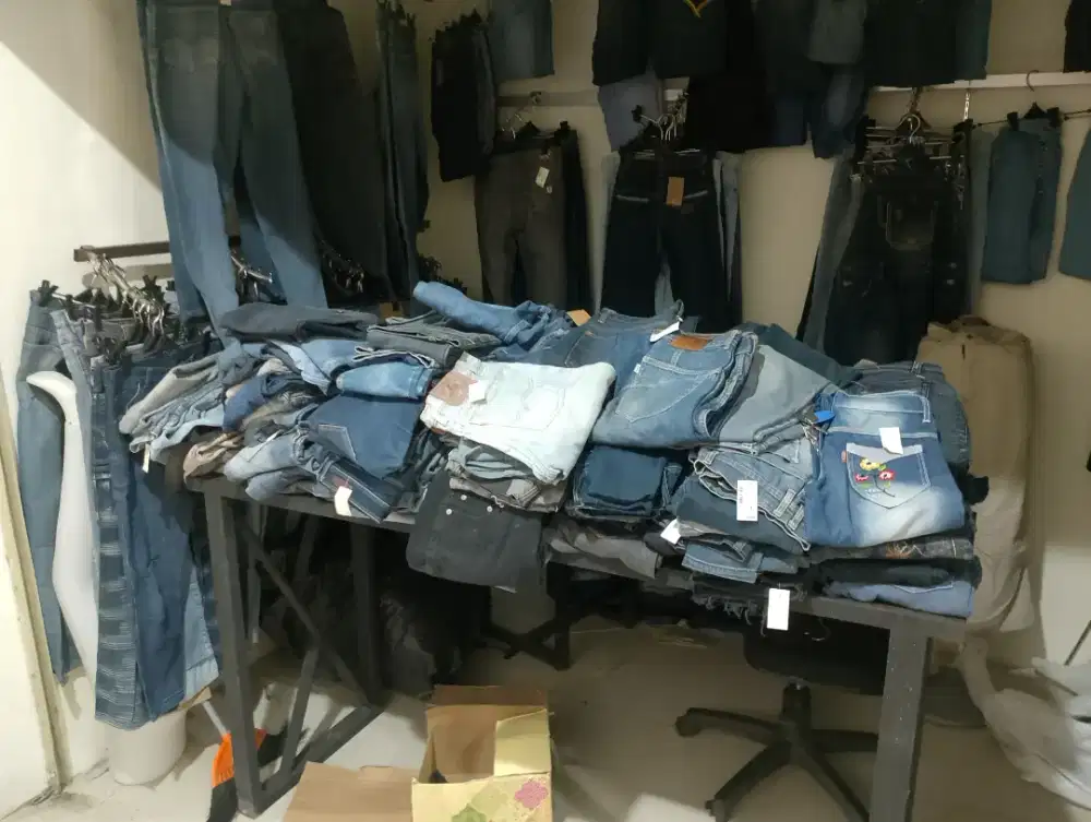 Jual cepat celana jin ukuran berpariasi