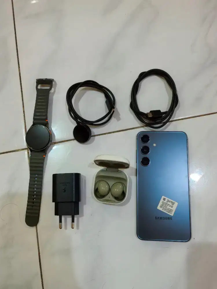 Samsung S24+ - galaxy watch 7 - air buds2 - charger