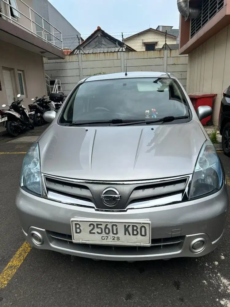 Nissan Grand Livina A/T SV 2013
