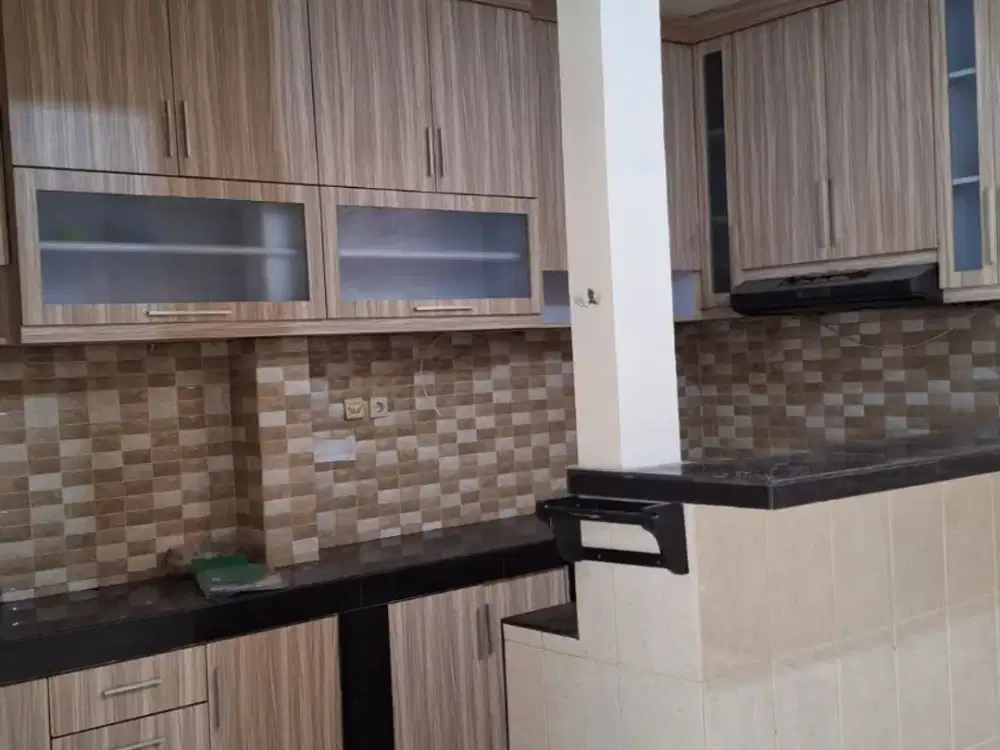 Disewakan Rumah 2 Lantai Simprug DiPoris