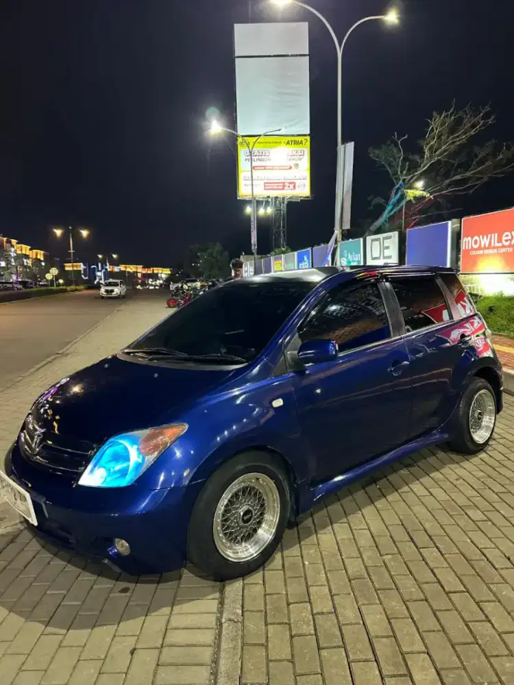 Toyota ist 2004 Bensin