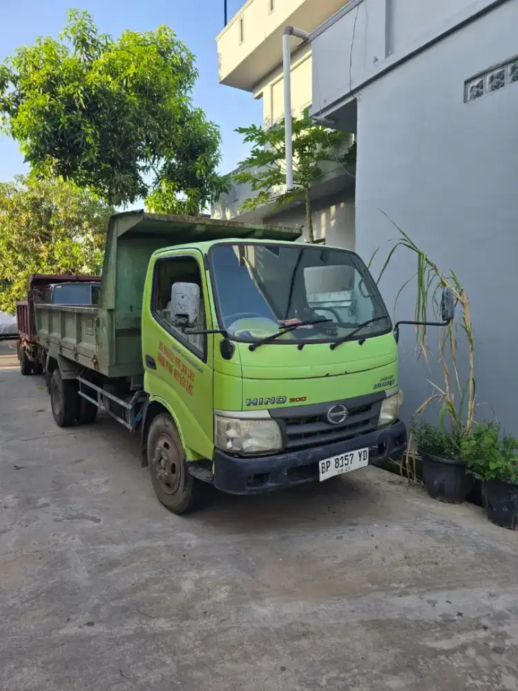 dijual lori hino dump truk 2011