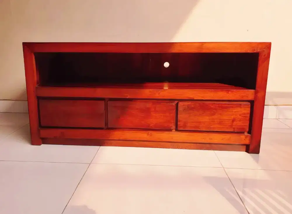 Meja TV Kayu Jati Minimalis Modern