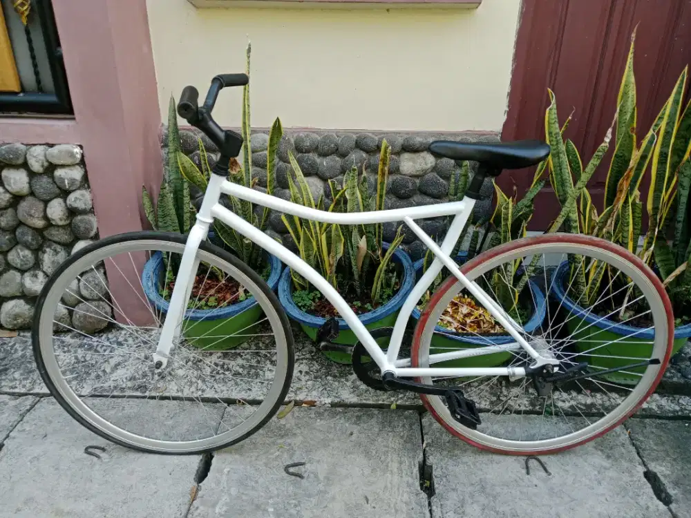 Sepeda fixie putih