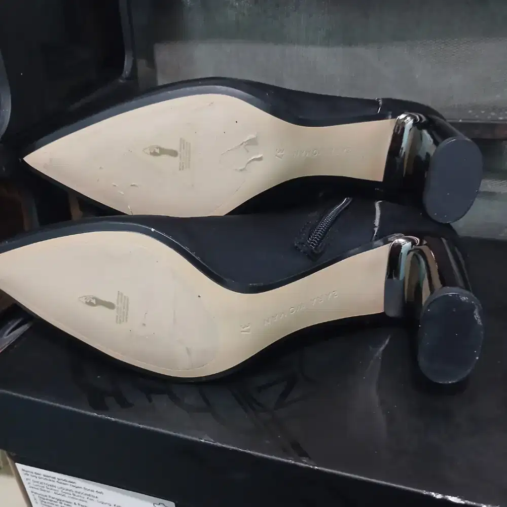 Sepatu zara woman size 37
