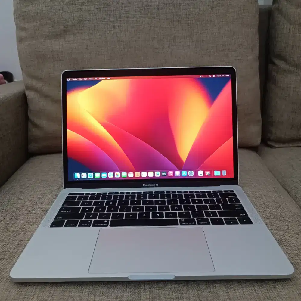Macbook Pro Retina 2017 Core i5 Ram 8 Ssd 256 battery cycle 2