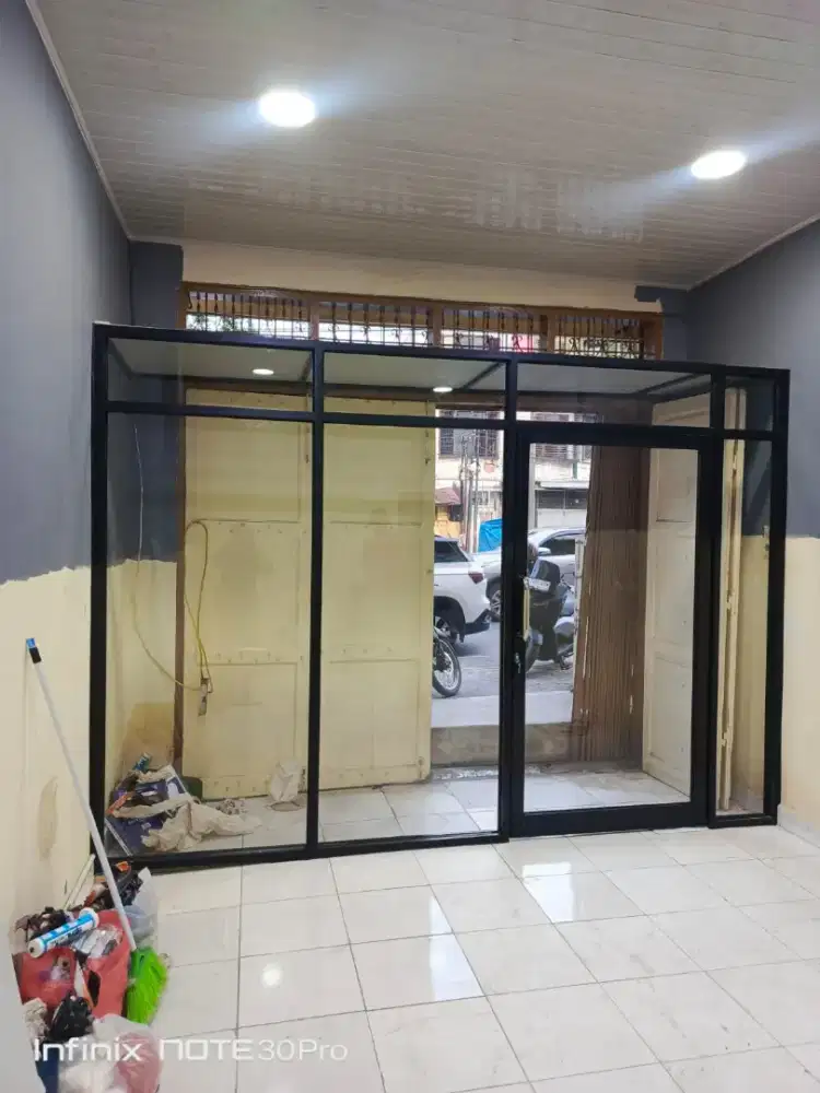 Pintu kaca tempred,sekat kaca kantor upvc aluminium