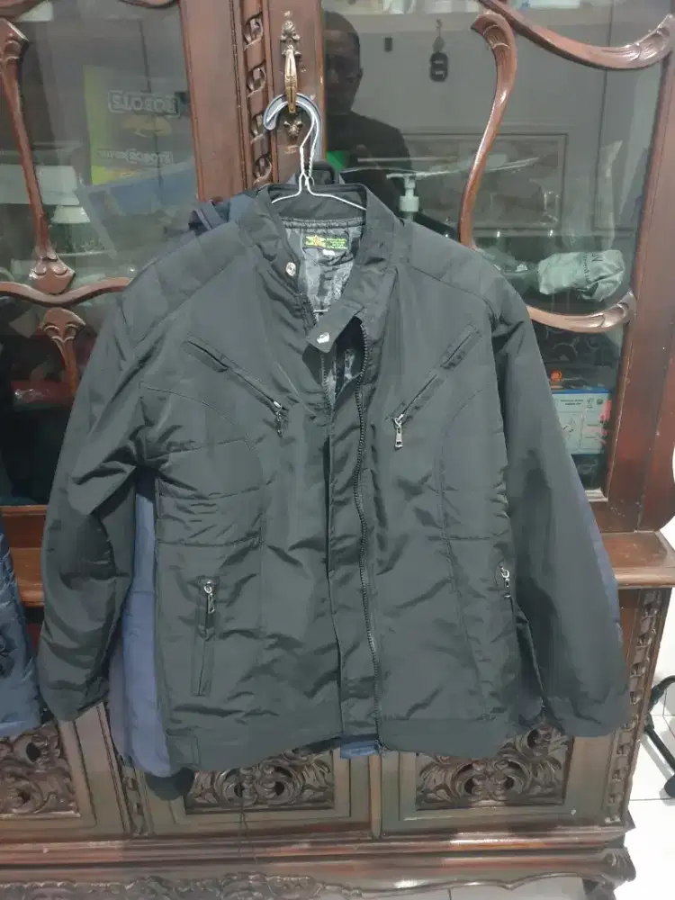 Jaket Hitam Pria