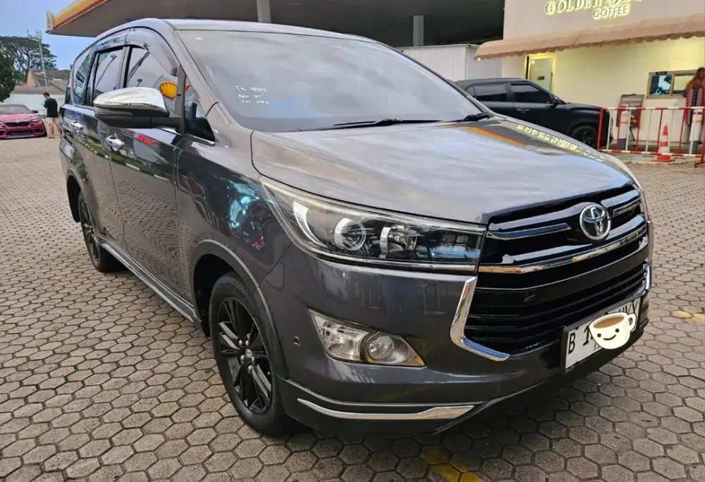 Dijual Innova Venturer 2.4 AT 2019