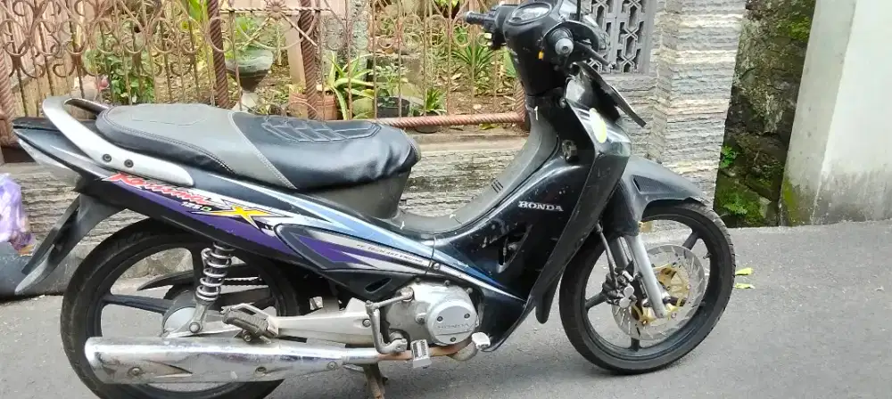 Sepeda motor karisma 125 D