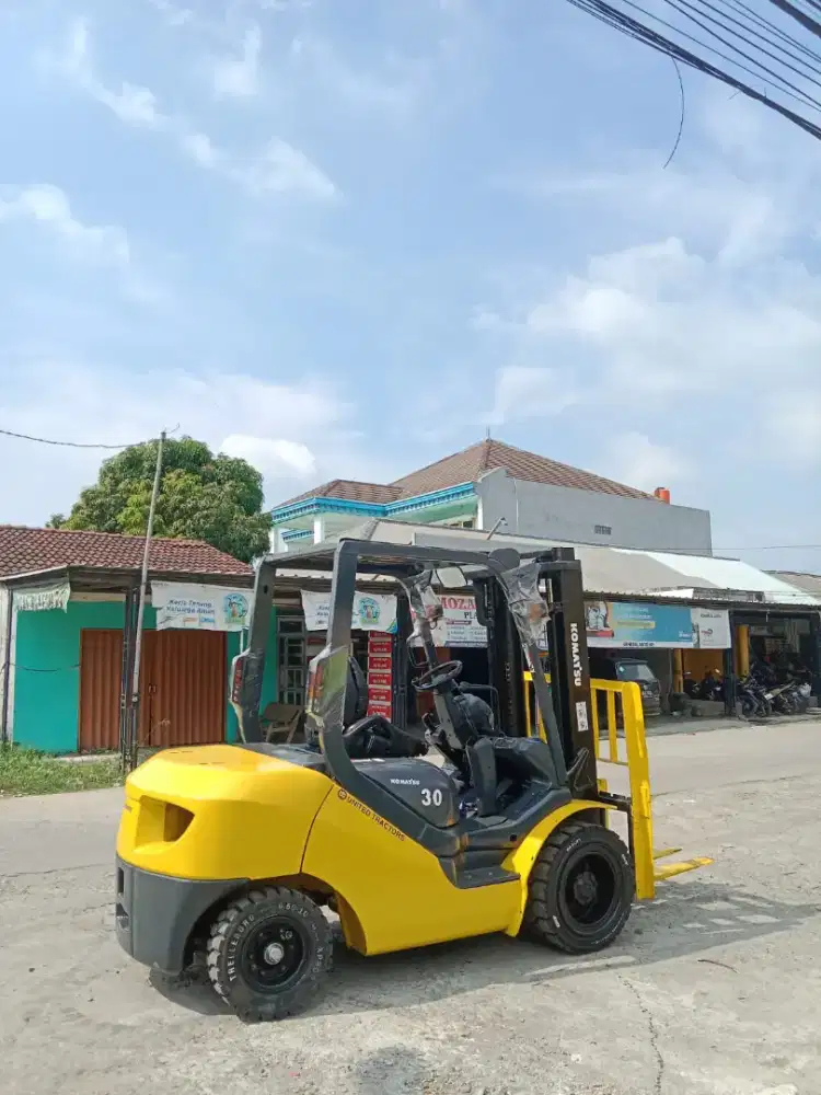 Forklift Komatsu 3 Ton,Manual,Tiang 3 Meter,Seri FD30-17,Tahun 2019