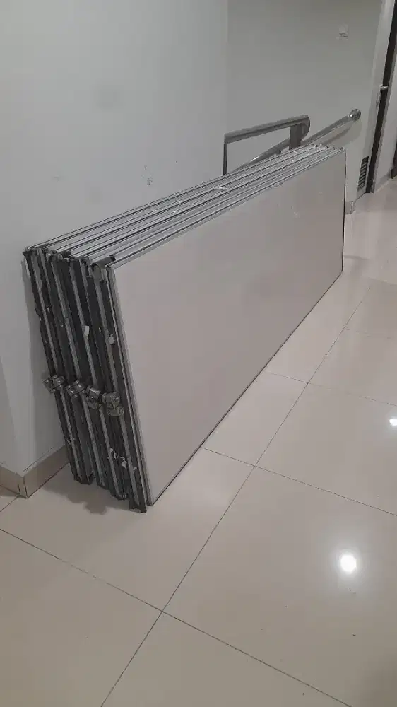 Partisi atau sekat Ruang Meeting