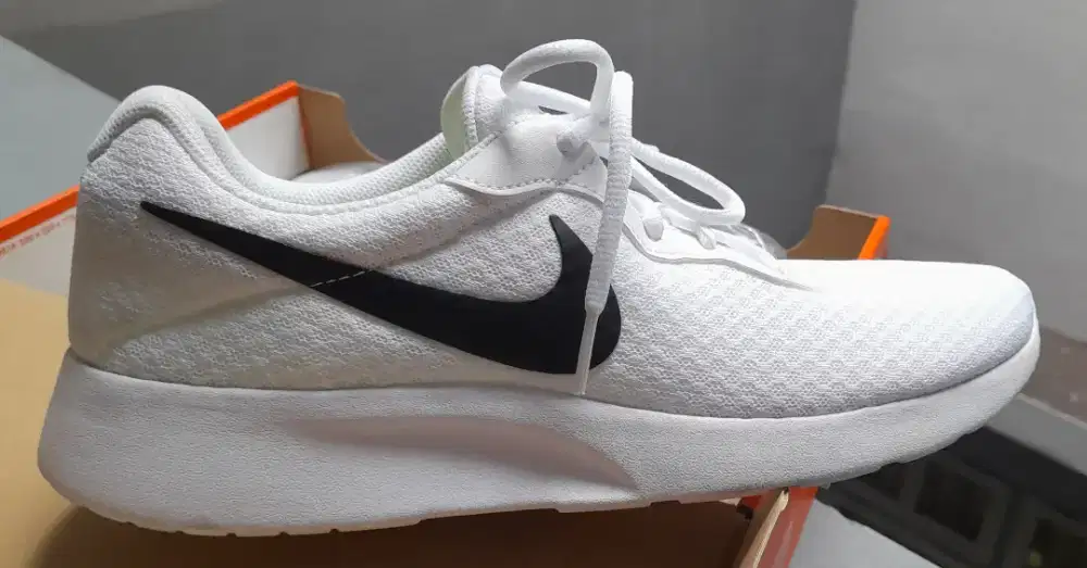 Nike Tanjun White/Black-Barely Volt
