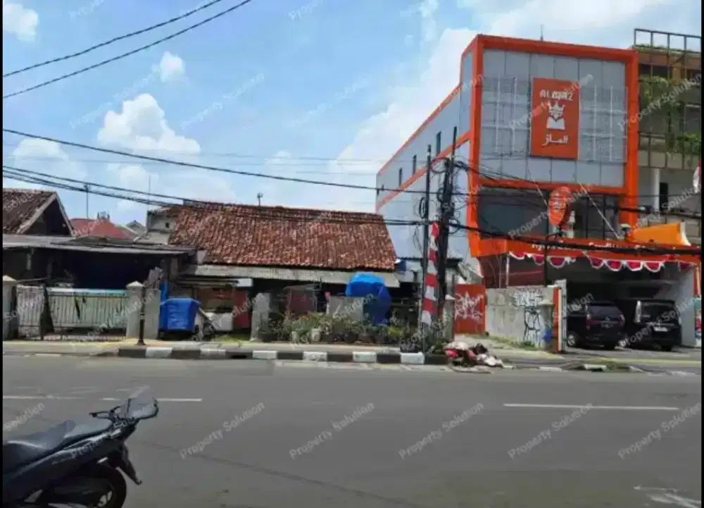 Dijual rumah tua lokasi di Rawamangun dekat stasiun LRT