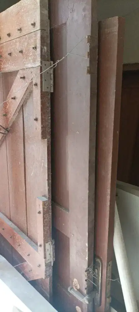 Dijual bekas pagar pintu jendela kayu bengkirai