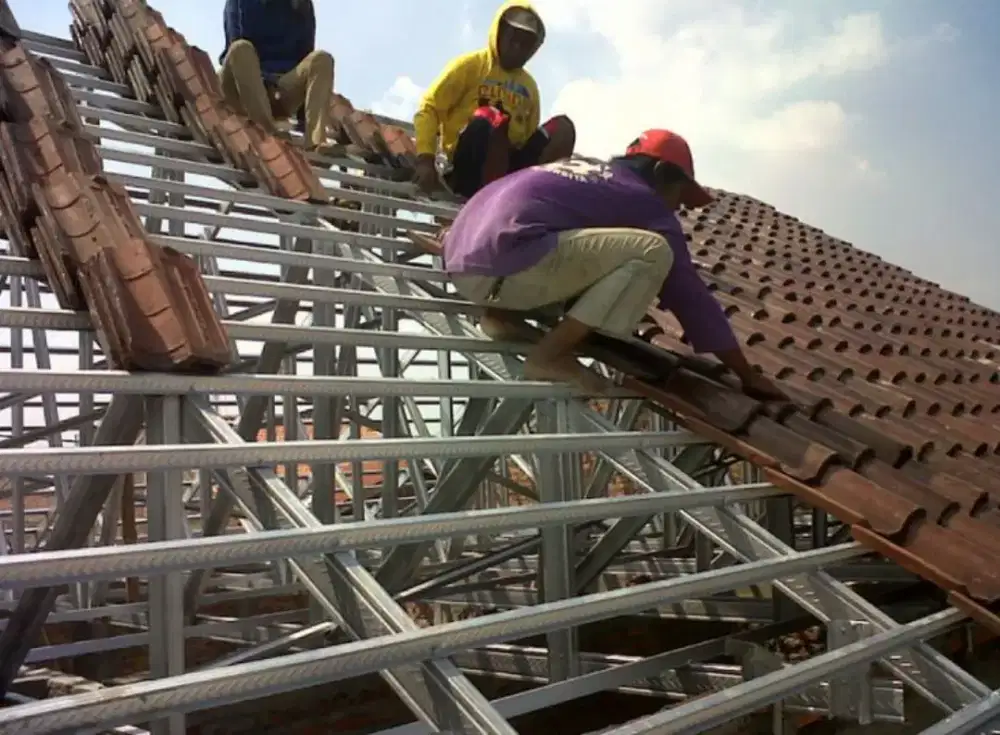 Tukang perbaikan atap bocor, perbaikan plafon rembes talang air dll