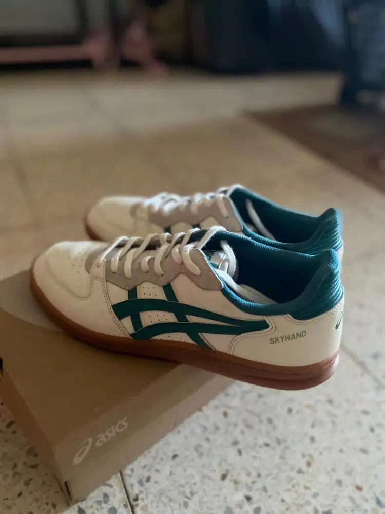 asics sky hand size 42