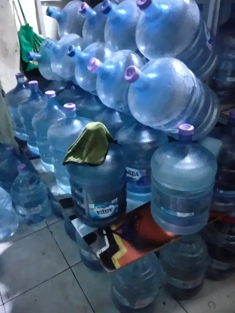 Cari tenaga pengisi galon isi ulang